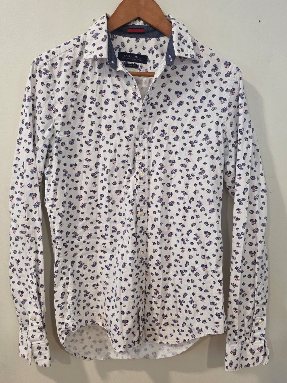 Zara Man White Button-Down Shirt with Navy and Pink Floral Motif Small Slim Fit